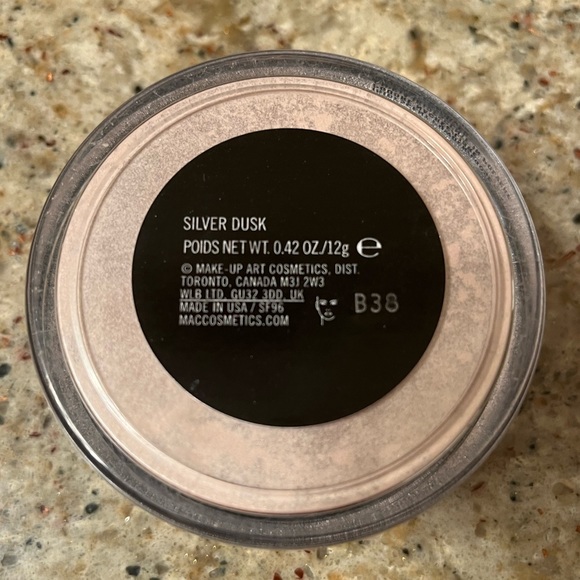 Mac iridescent loose powder - Picture 3 of 3